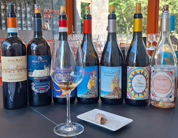 Degustação de vinhos Donnafugata na vinícola no Etna