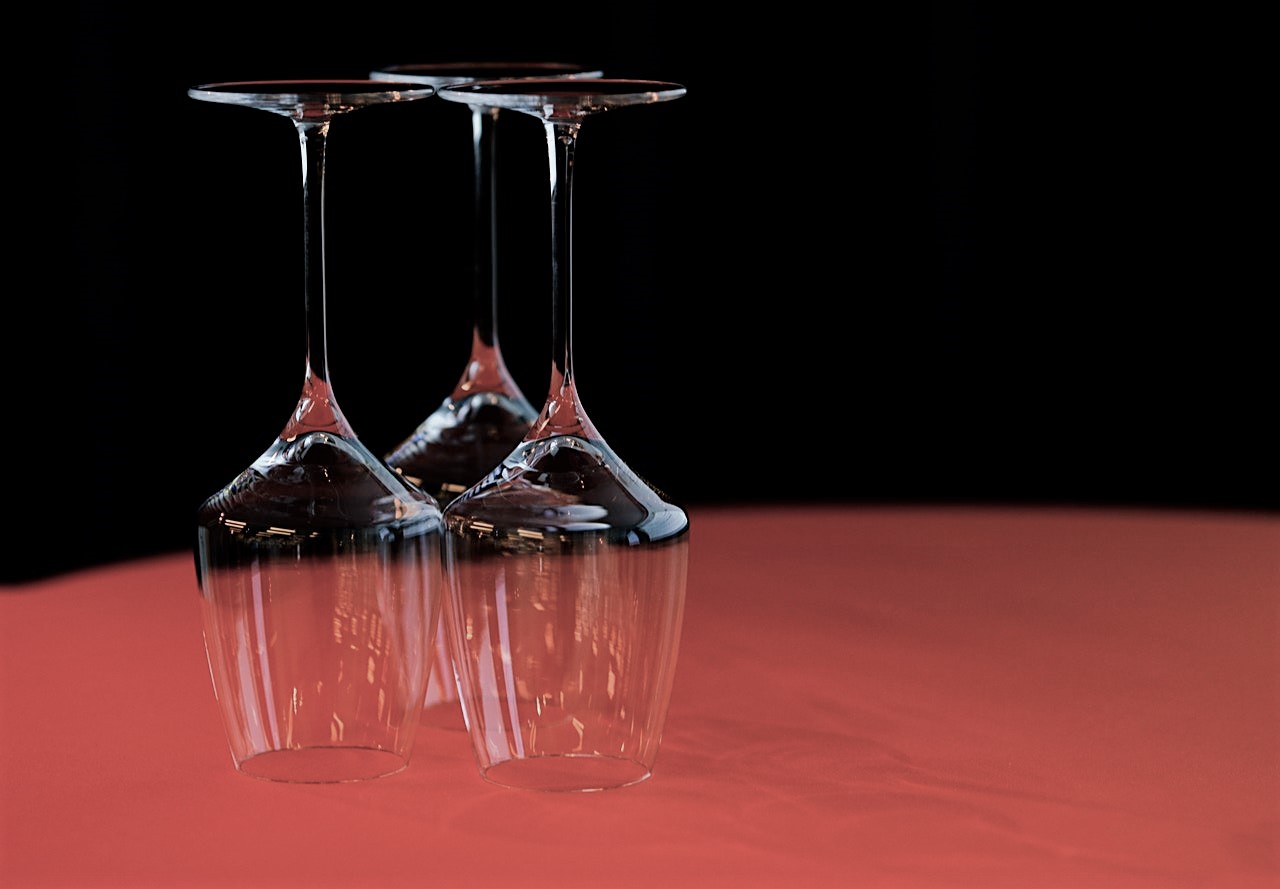 wine-glasses-drink-alcohol-691472