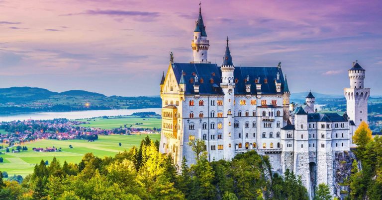Castelo Neuschwanstein na rota roântica e de vinhos da Alemanha